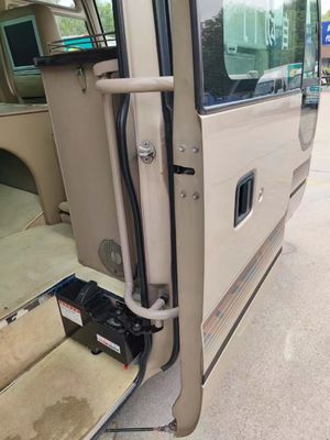 23 Koltuklu, kapalı pencereli el şanzımanlı otobüs