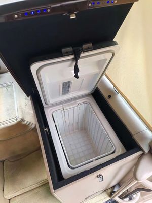 23 Koltuklu, kapalı pencereli el şanzımanlı otobüs