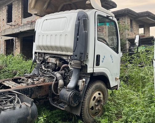Kullanılmış kamyon Isuzu ELF 600p Kargo Kamyon 4KH1 Dizel Motoru ve Beyaz Vücut