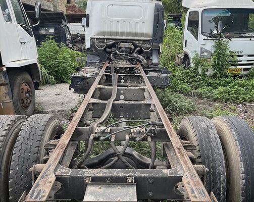 Kullanılmış kamyon Isuzu ELF 600p Kargo Kamyon 4KH1 Dizel Motoru ve Beyaz Vücut
