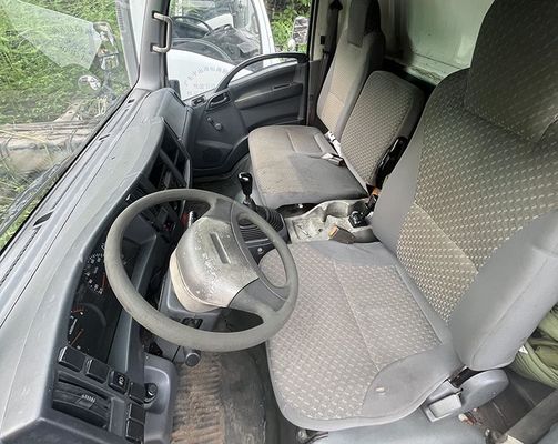 Kullanılmış kamyon Isuzu ELF 600p Kargo Kamyon 4KH1 Dizel Motoru ve Beyaz Vücut