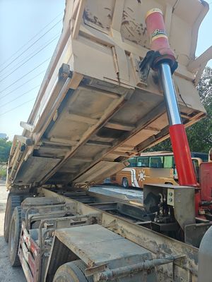 2019 yılında üretilen iki koltuklu sarı ikinci el Howo Dump Truck